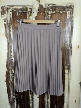 American Apparel Taupe Pleated Midi Skirt Small Made in USA Twee Minimalist Y2K